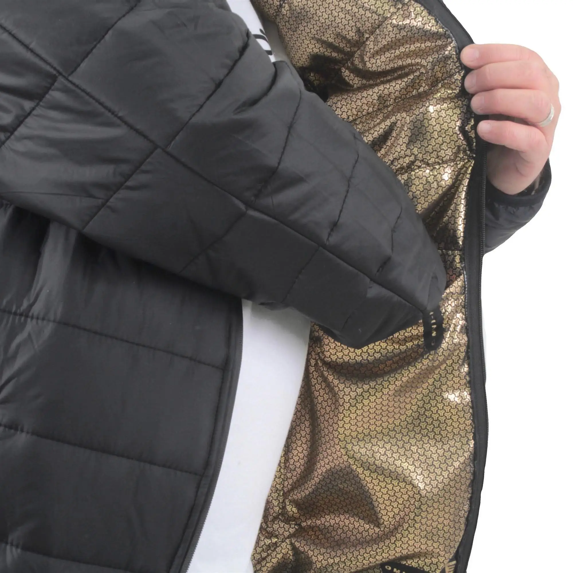 Jakna crna MocGrande spreda otkopčana ruka u unutrašnjem džepu