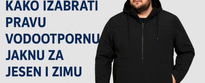 Plus size model nosi crnu vodootpornu jaknu ModeXL, stoji sa desne strane kadra i ostavlja prostor za tekst. Idealna jakna za jesen i zimu u veličinama 5XL–10XL, dostupna na iKupi.